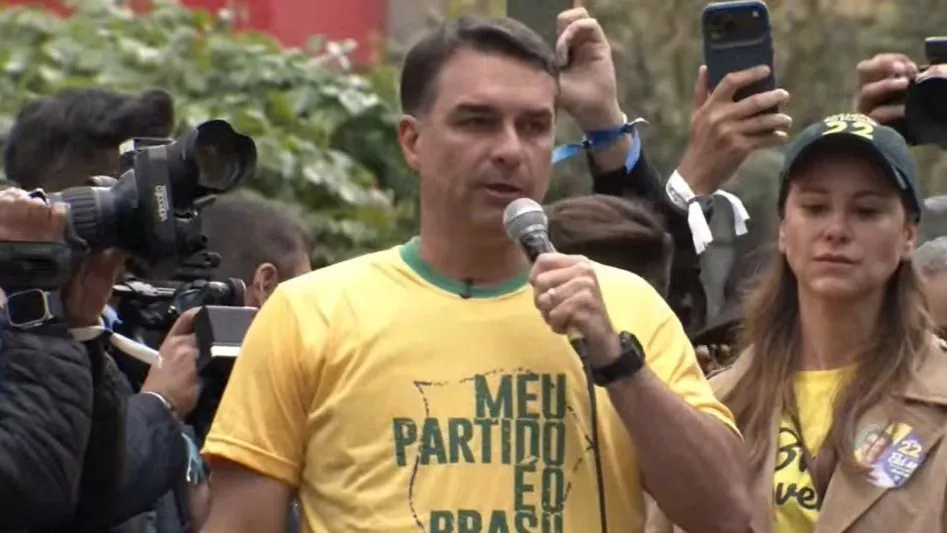 Flávio Bolsonaro nega autorização para ação de Zé Trovão contra Bolsa Família